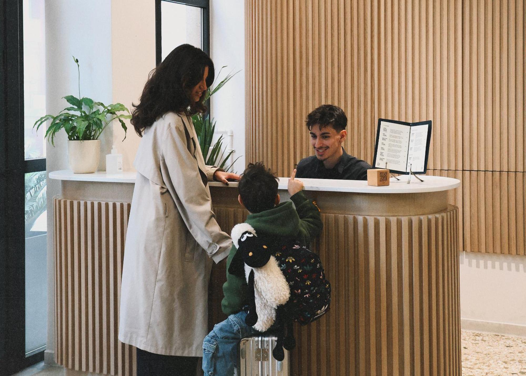 Vasi Hotel Атина Екстериор снимка
